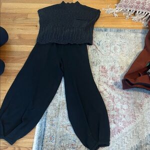 Free People Freya Sweater Set all black
Weird ish waist band